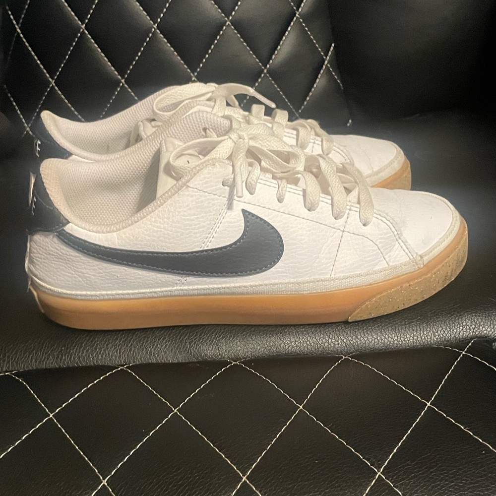 Womens size 8 sneakers